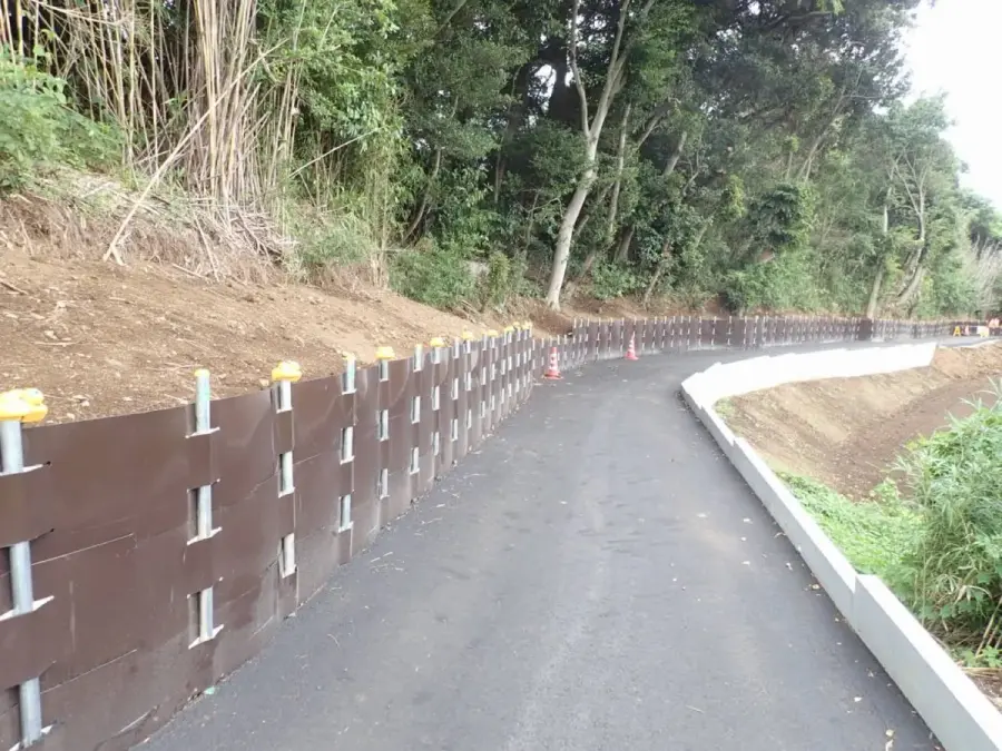 公共工事の現場（道路改良工事）